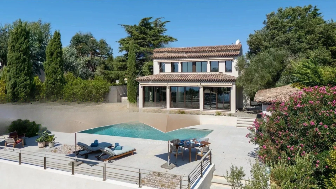 Flat in Cannes, France, 260 m² - picture 1