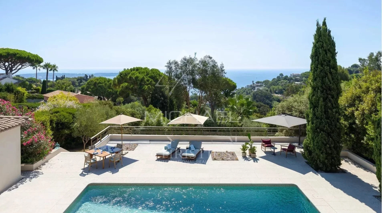 Flat in Cannes, France, 260 m² - picture 2