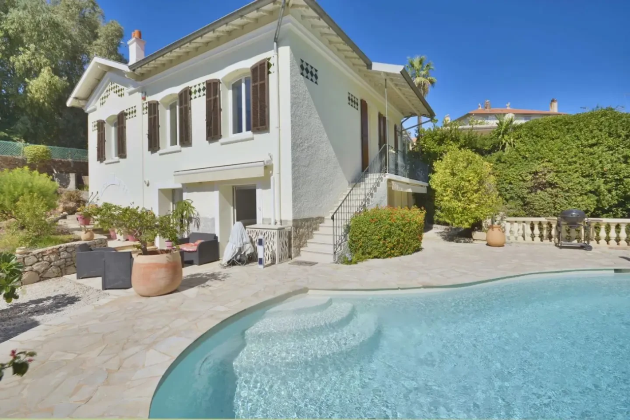 Flat in Cannes, France, 155 m² - picture 1