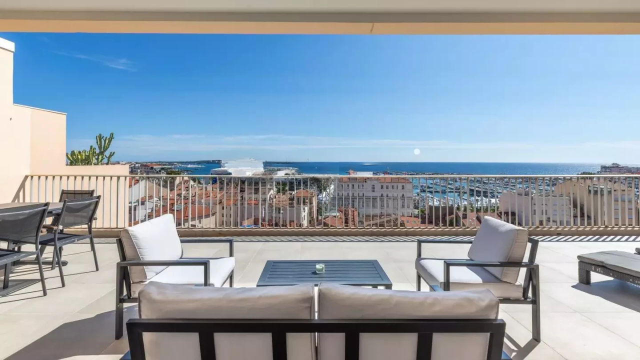 Flat in Cannes, France, 78 m² - picture 1
