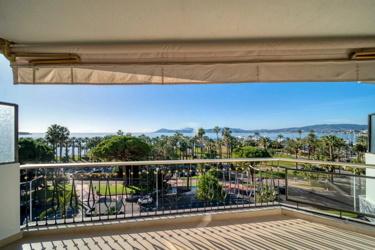 Flat in Cannes, France, 97 m² - picture 2