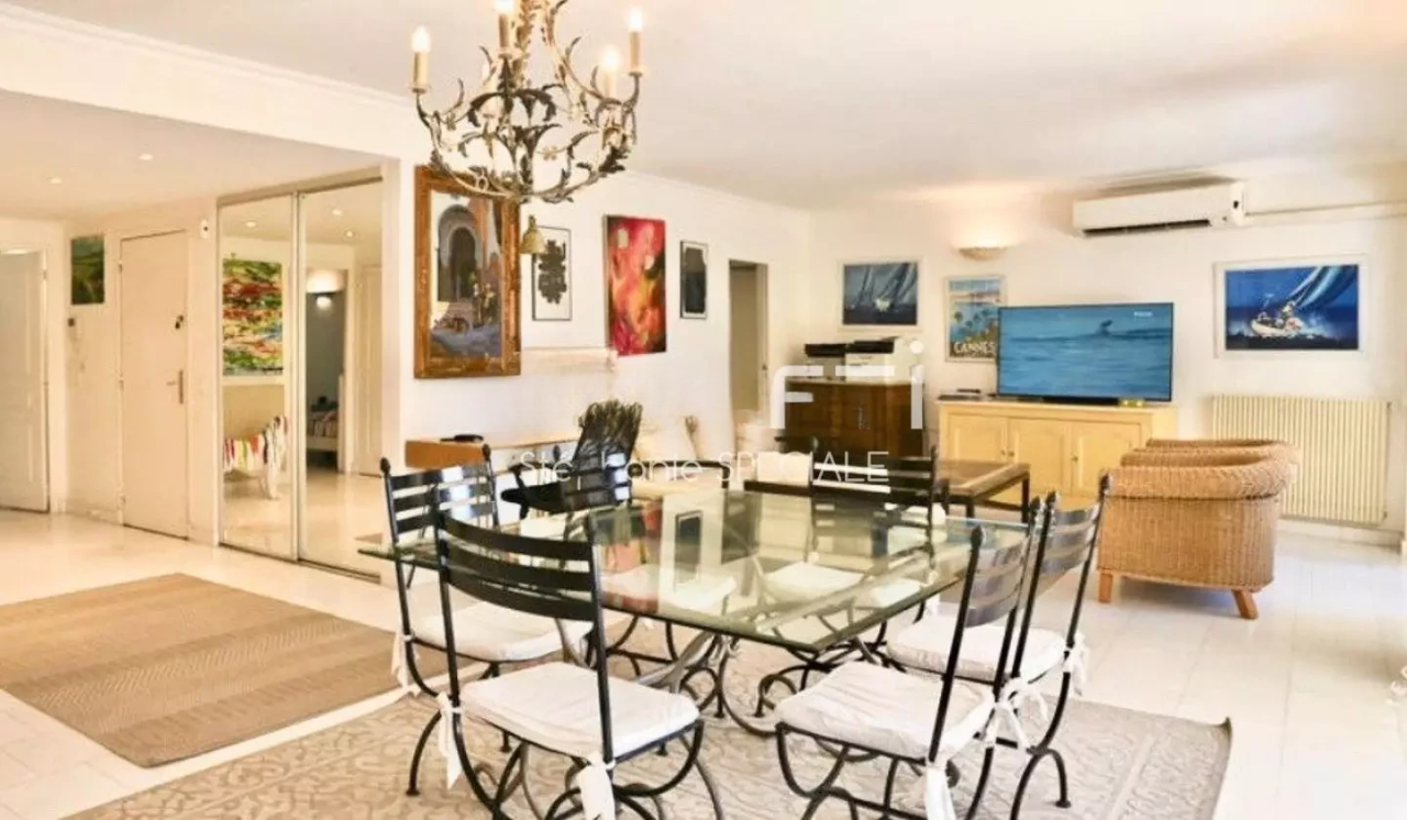 Flat in Cannes, France, 143 m² - picture 2