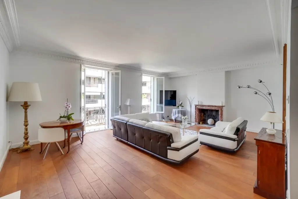 Flat in Cannes, France, 142 m² - picture 2