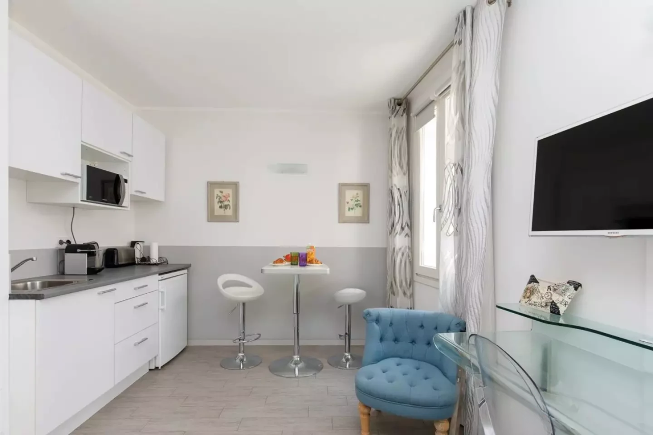 Flat in Cannes, France, 23 m² - picture 4