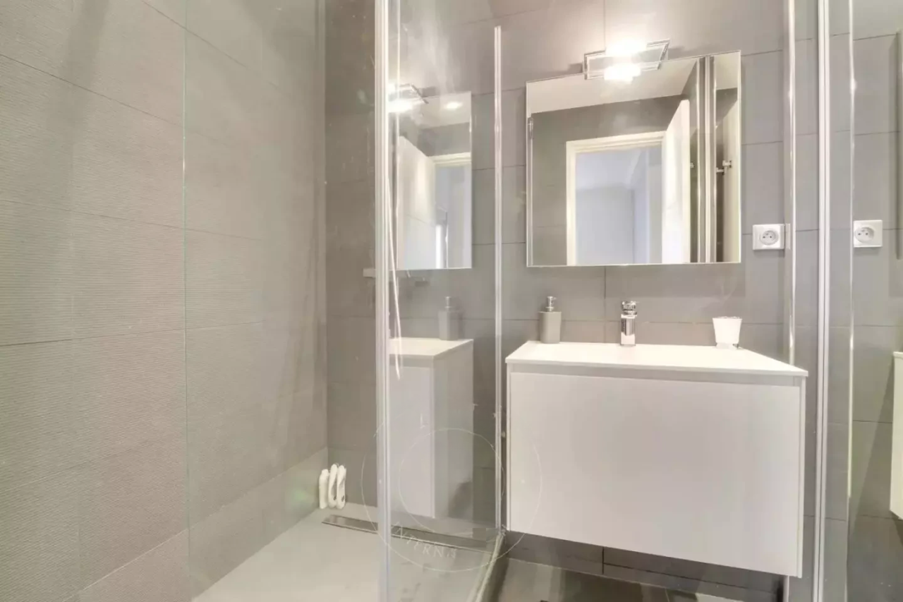 Flat in Cannes, France, 45 m² - picture 8