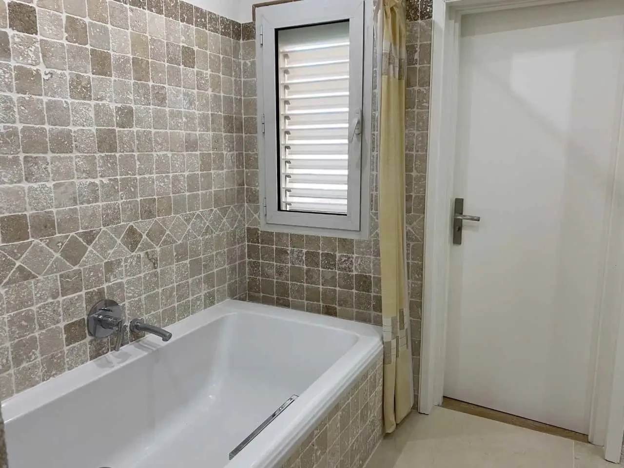 Flat in Cannes, France, 180 m² - picture 9