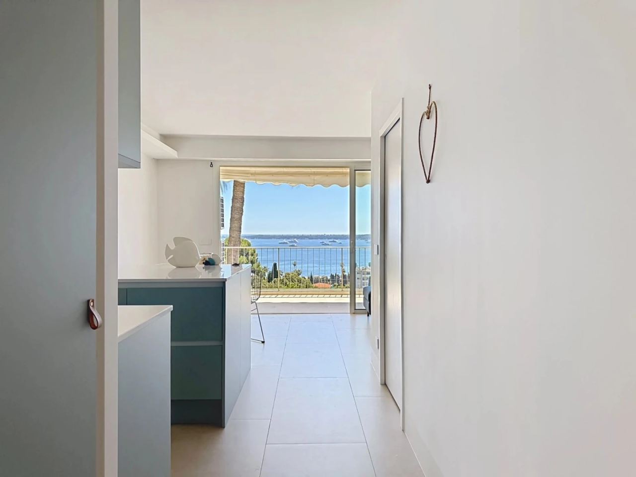 House in Cannes, France, 43 m² - picture 9