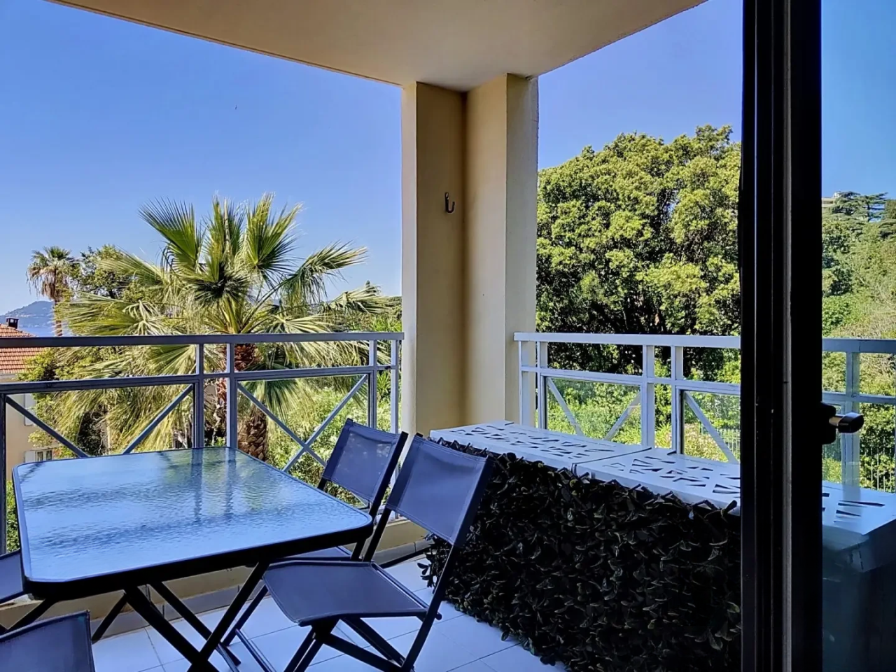 Flat in Cannes, France, 33 m² - picture 10
