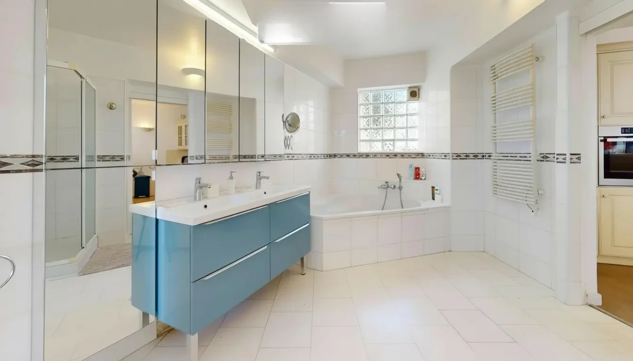 Flat in Cannes, France, 144 m² - picture 14