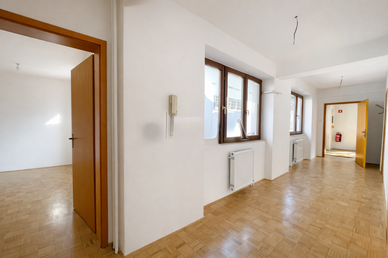Office in Ljubljana, Slovenia, 294 m² - picture 9