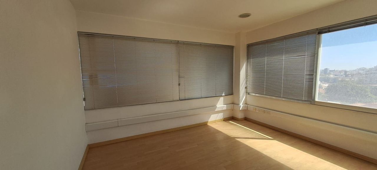 Bureau Katholiki, Chypre, 400 m² - image 4