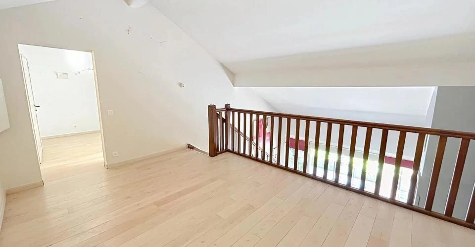 Flat in Geneva, Switzerland - picture 11