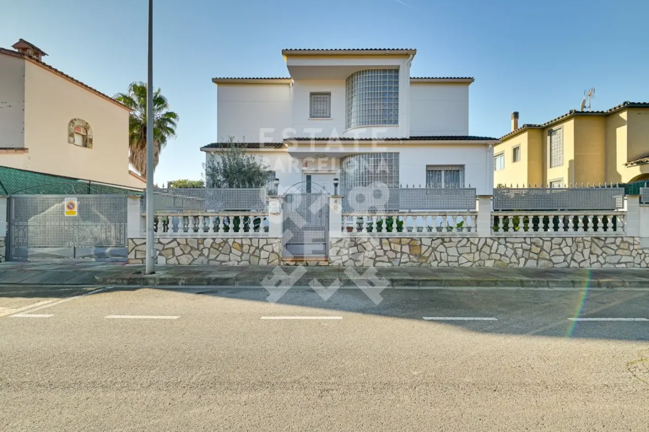 Villa en Lloret de Mar, España, 348 m² - imagen 4