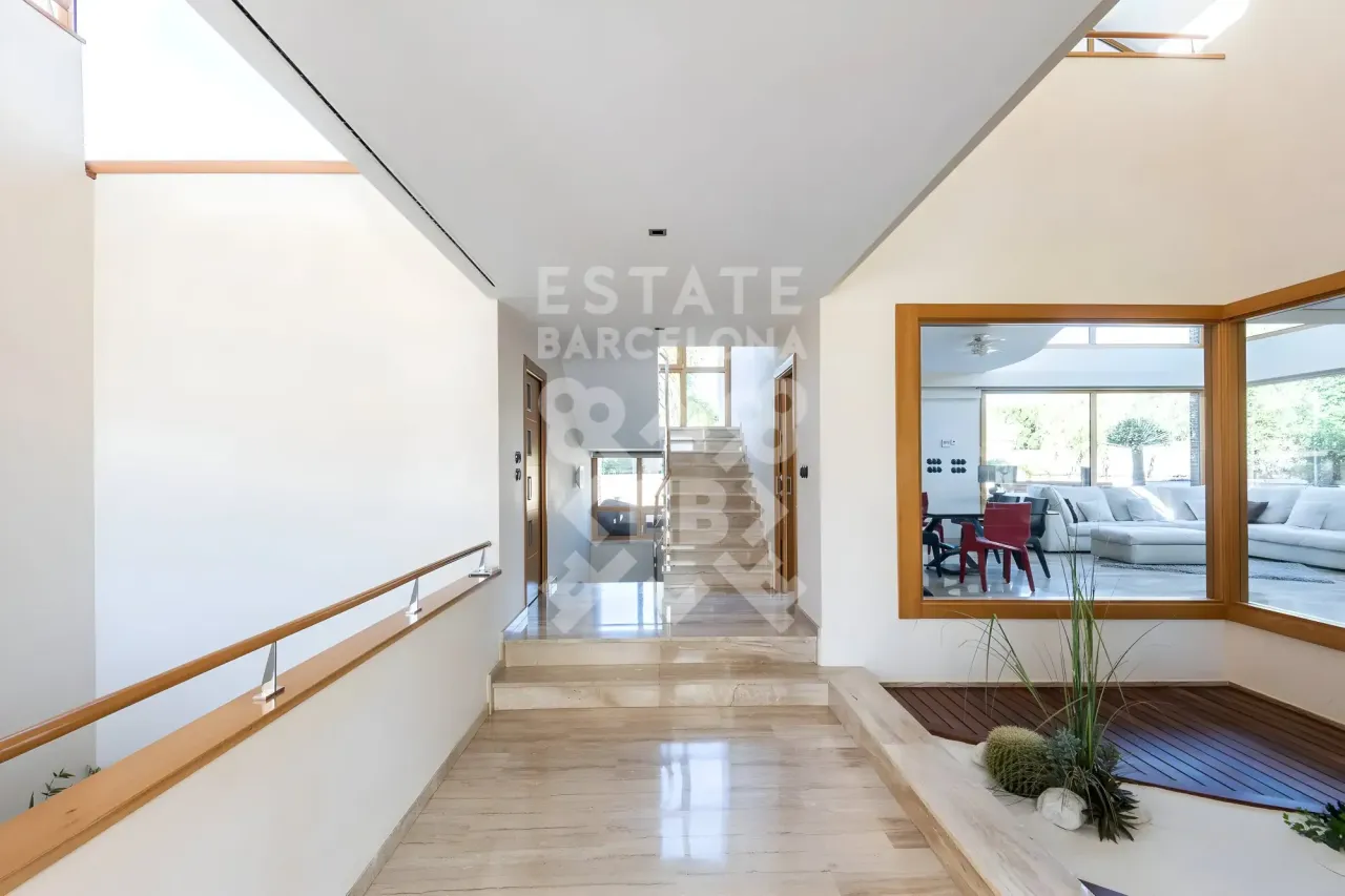 Villa in Valencia, Spanien, 1 123 m² - Foto 2