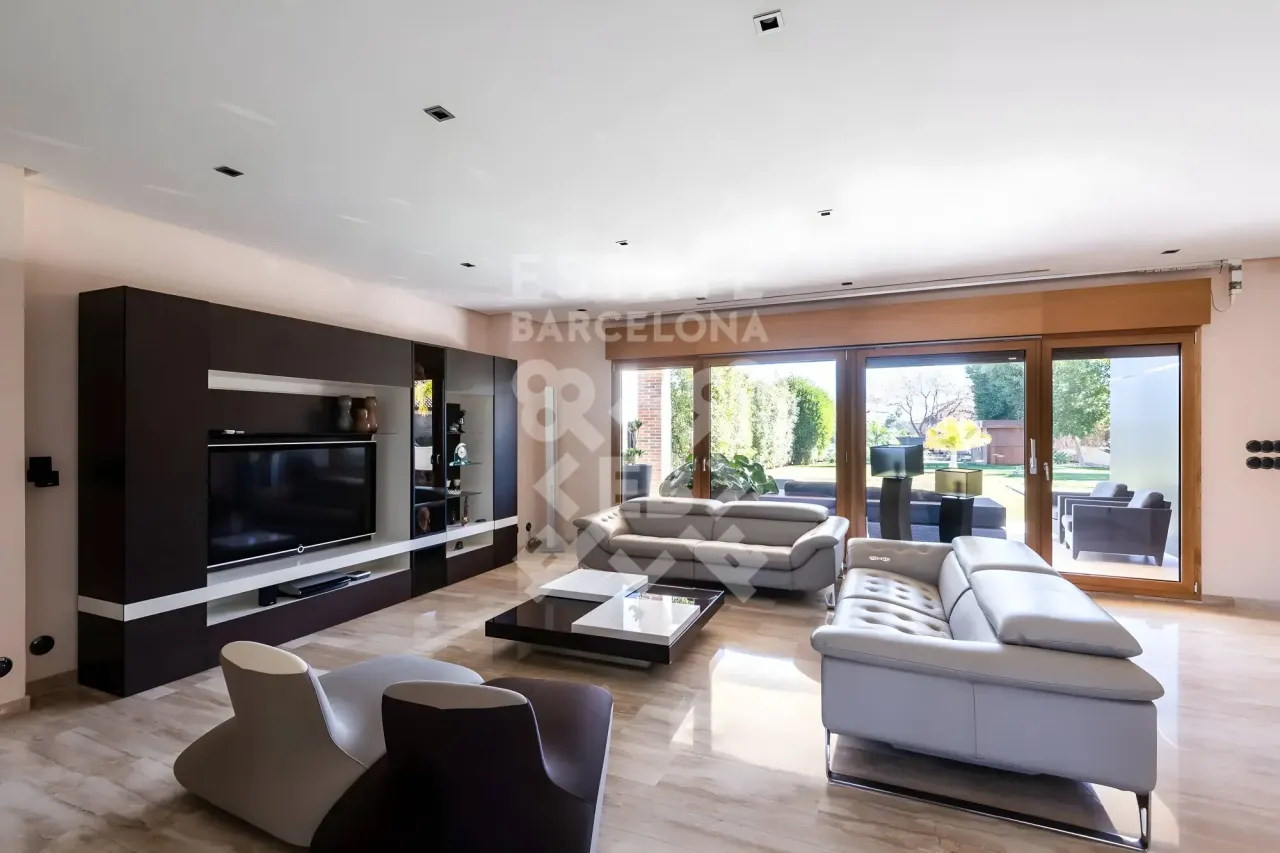 Villa in Valencia, Spanien, 1 123 m² - Foto 7