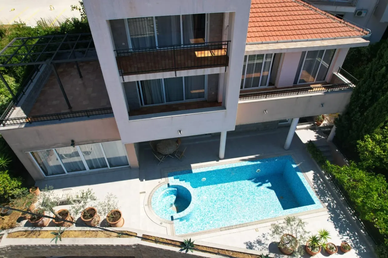 Villa in Becici, Montenegro, 495 m² - picture 1