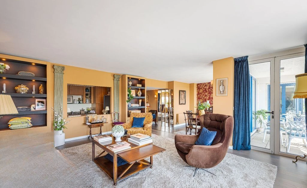 Flat in London, United Kingdom, 141 m² - picture 1