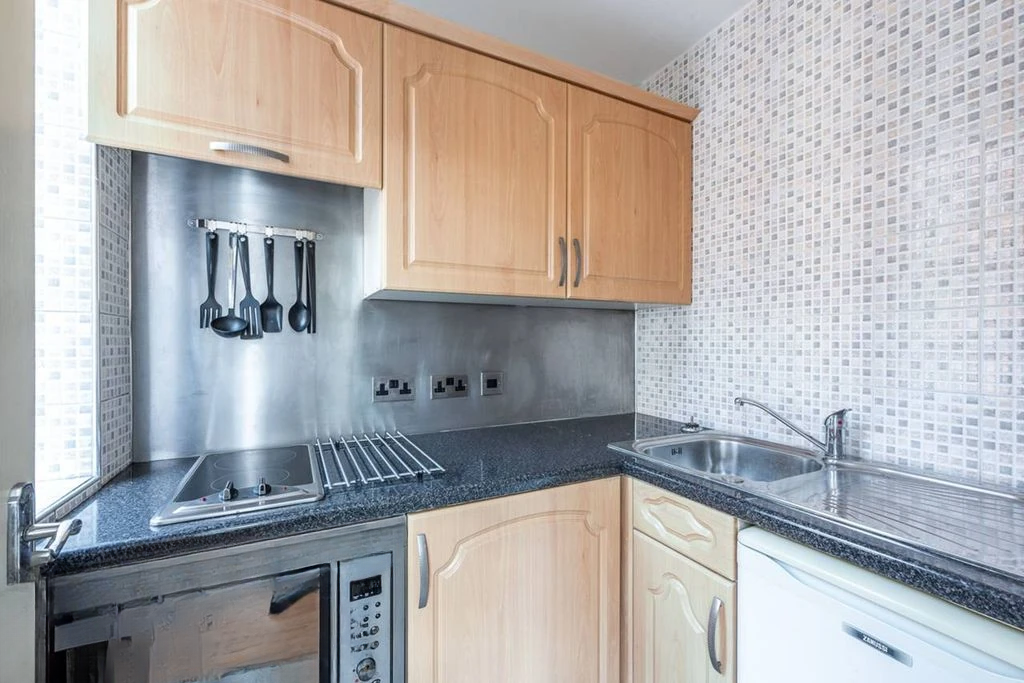 Flat in London, United Kingdom, 17 m² - picture 1