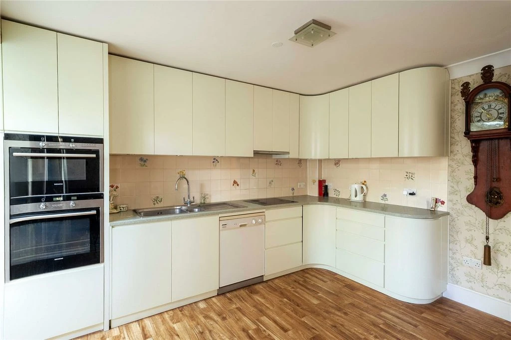 Flat in London, United Kingdom, 147 m² - picture 1