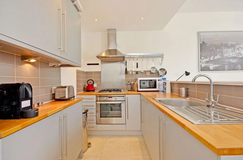 Flat in London, United Kingdom, 47 m² - picture 1