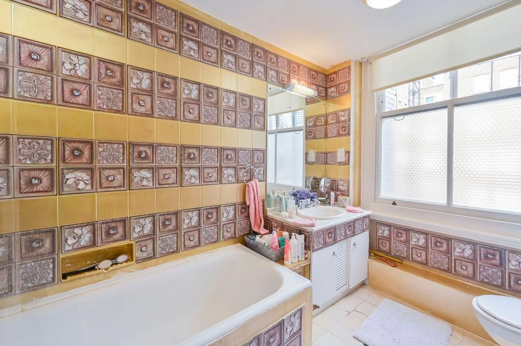 Flat in London, United Kingdom, 168 m² - picture 1
