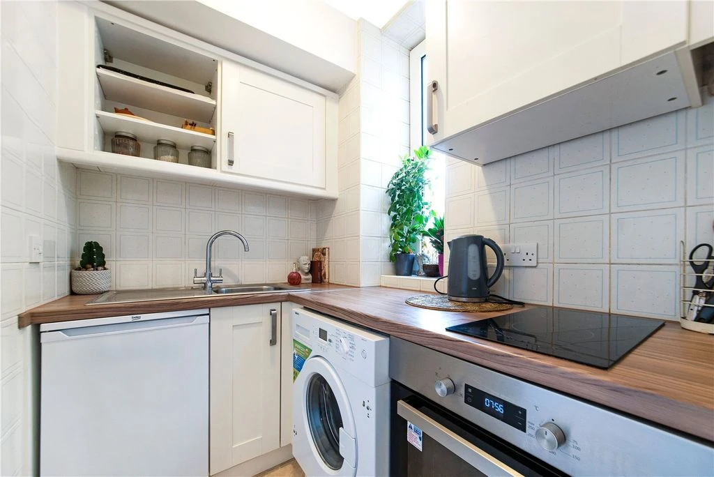 Flat in London, United Kingdom, 18 m² - picture 1