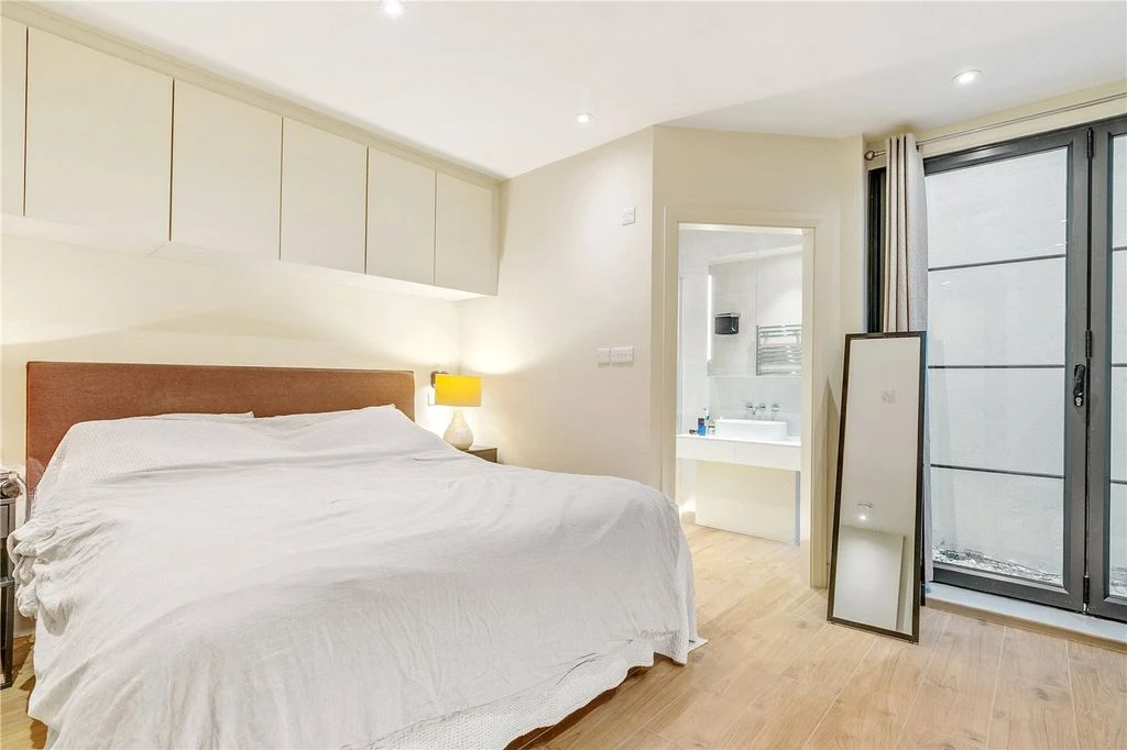 Flat in London, United Kingdom, 56 m² - picture 4