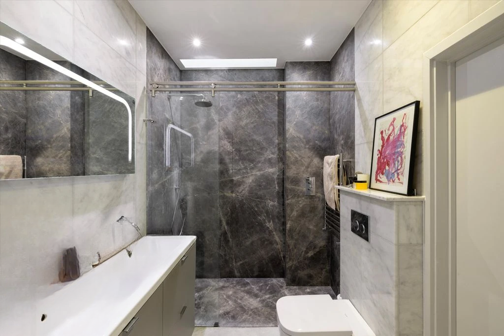 Flat in London, United Kingdom, 136 m² - picture 4