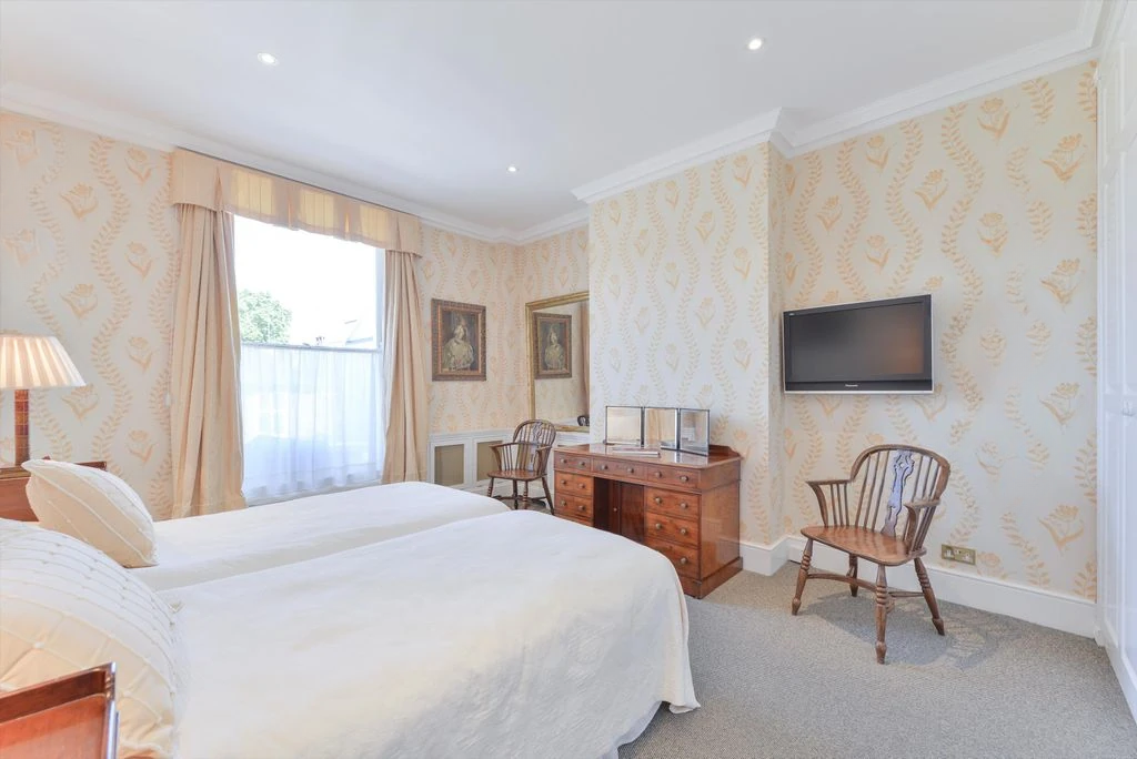 Flat in London, United Kingdom, 361 m² - picture 5