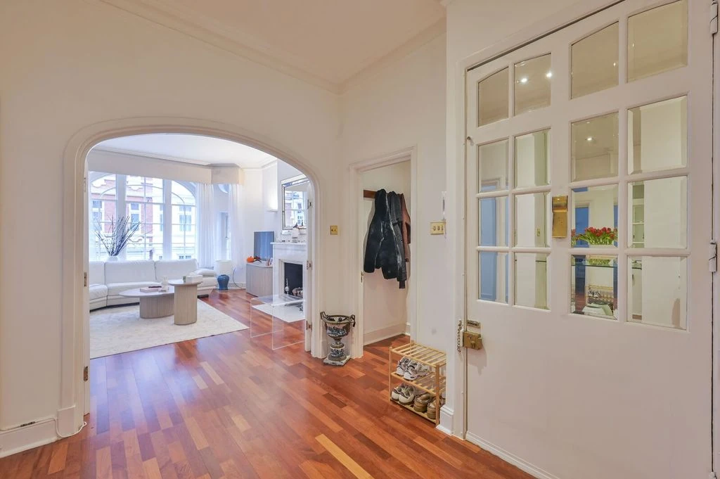 Flat in London, United Kingdom, 127 m² - picture 6