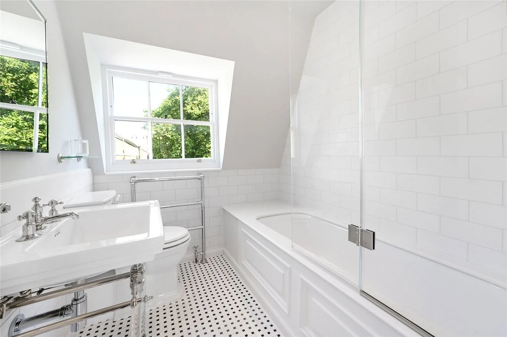 Flat in London, United Kingdom, 234 m² - picture 8