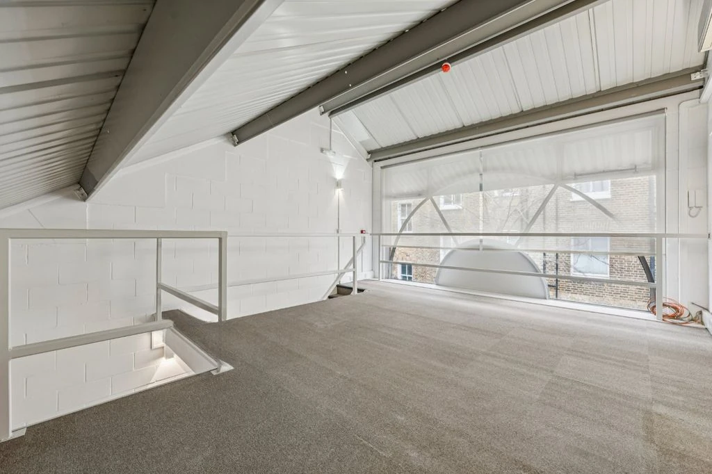 Flat in London, United Kingdom, 100 m² - picture 8