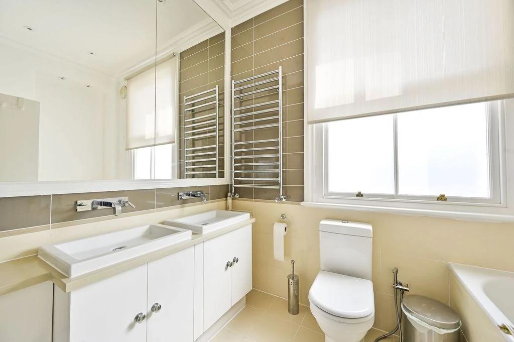 Flat in London, United Kingdom, 223 m² - picture 10