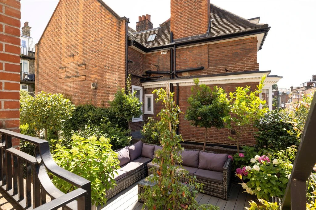 Flat in London, United Kingdom, 273 m² - picture 14