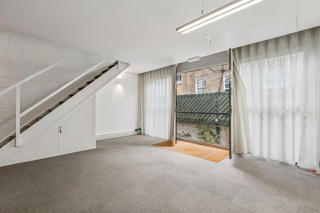 Flat in London, United Kingdom, 100 m² - picture 14