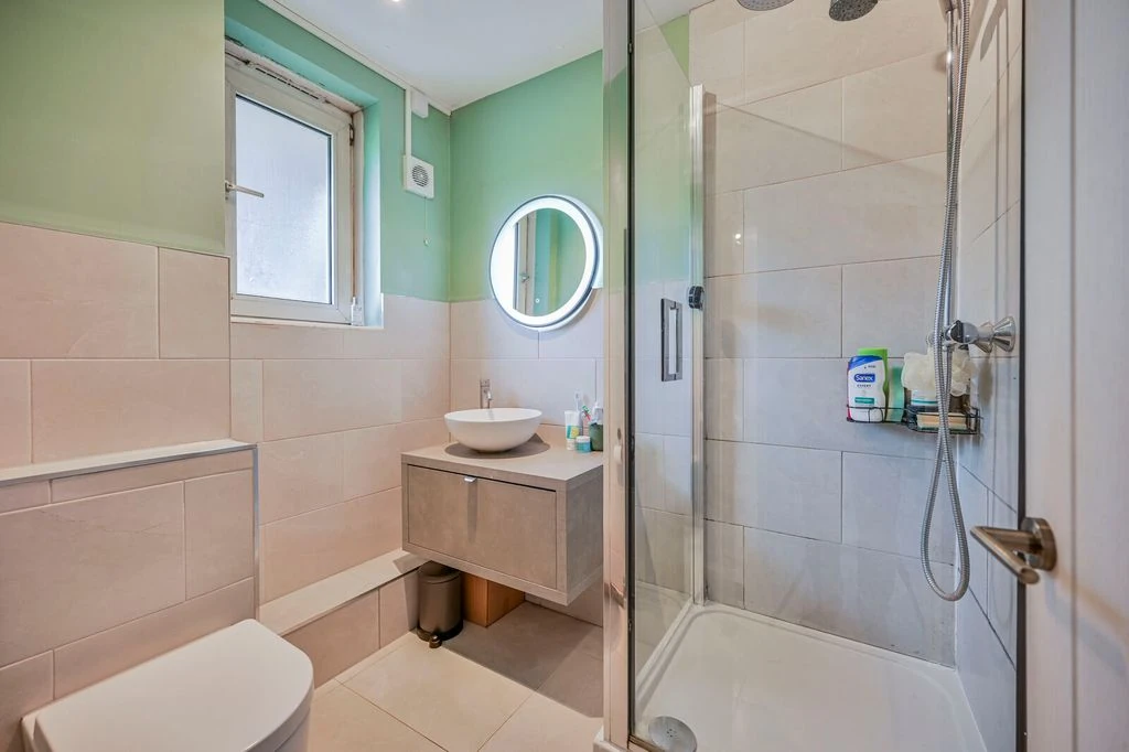 Flat in London, United Kingdom, 42 m² - picture 1