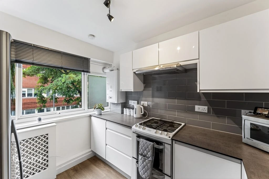 Flat in London, United Kingdom, 46 m² - picture 1
