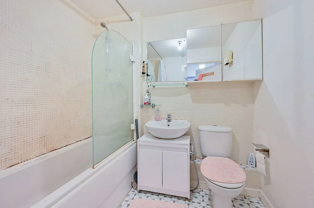 Flat in London, United Kingdom, 41 m² - picture 2