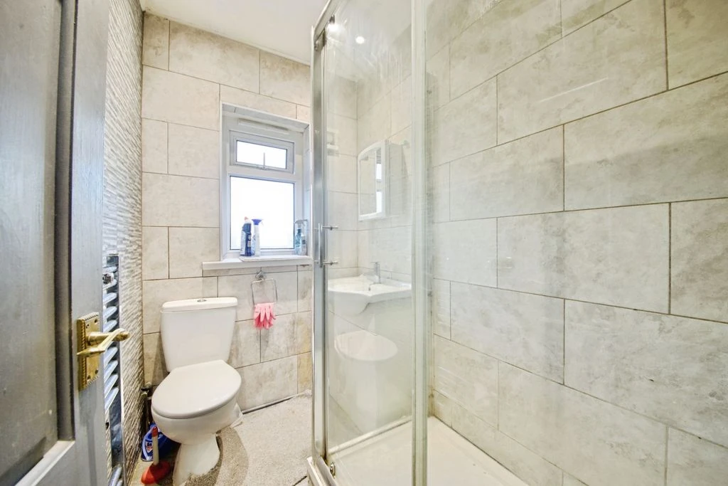 Flat in London, United Kingdom, 54 m² - picture 2