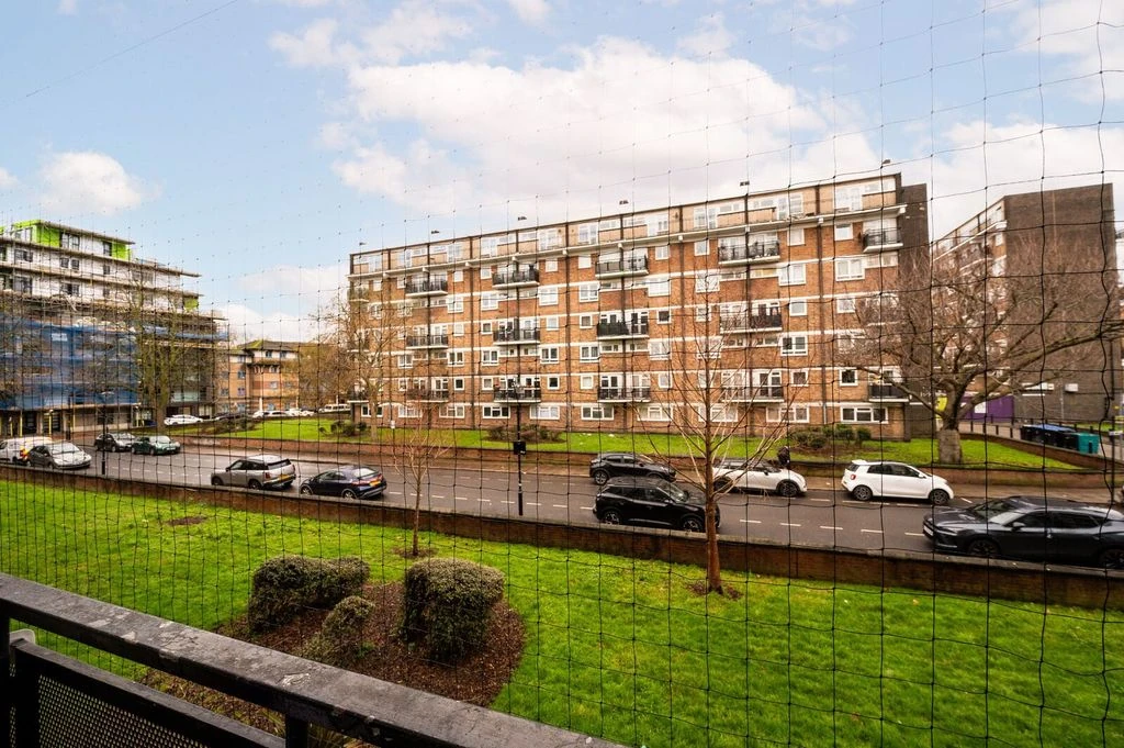 Flat in London, United Kingdom, 66 m² - picture 2