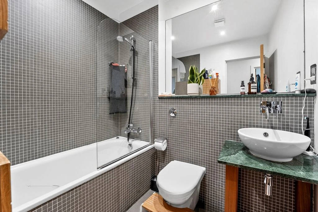 Flat in London, United Kingdom, 44 m² - picture 3