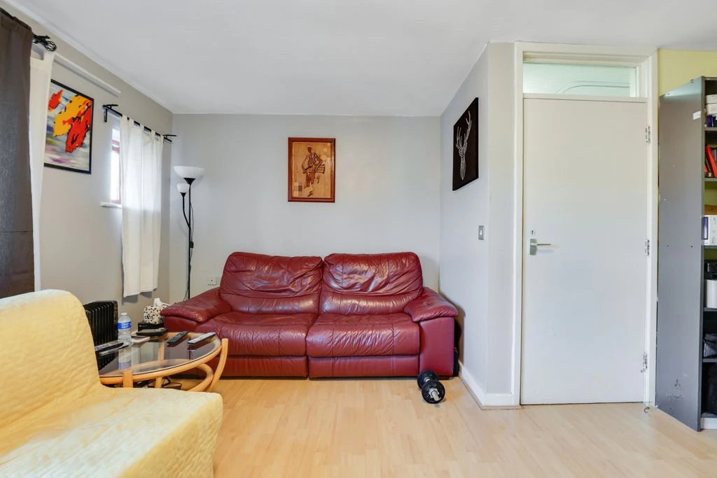 Flat in London, United Kingdom, 55 m² - picture 8