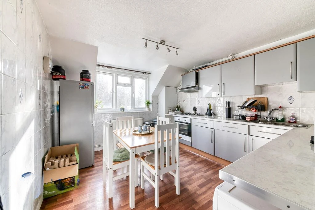 Flat in London, United Kingdom, 77 m² - picture 8