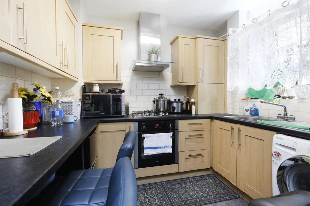Flat in London, United Kingdom, 54 m² - picture 9