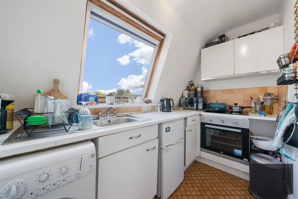 Flat in London, United Kingdom, 29 m² - picture 9