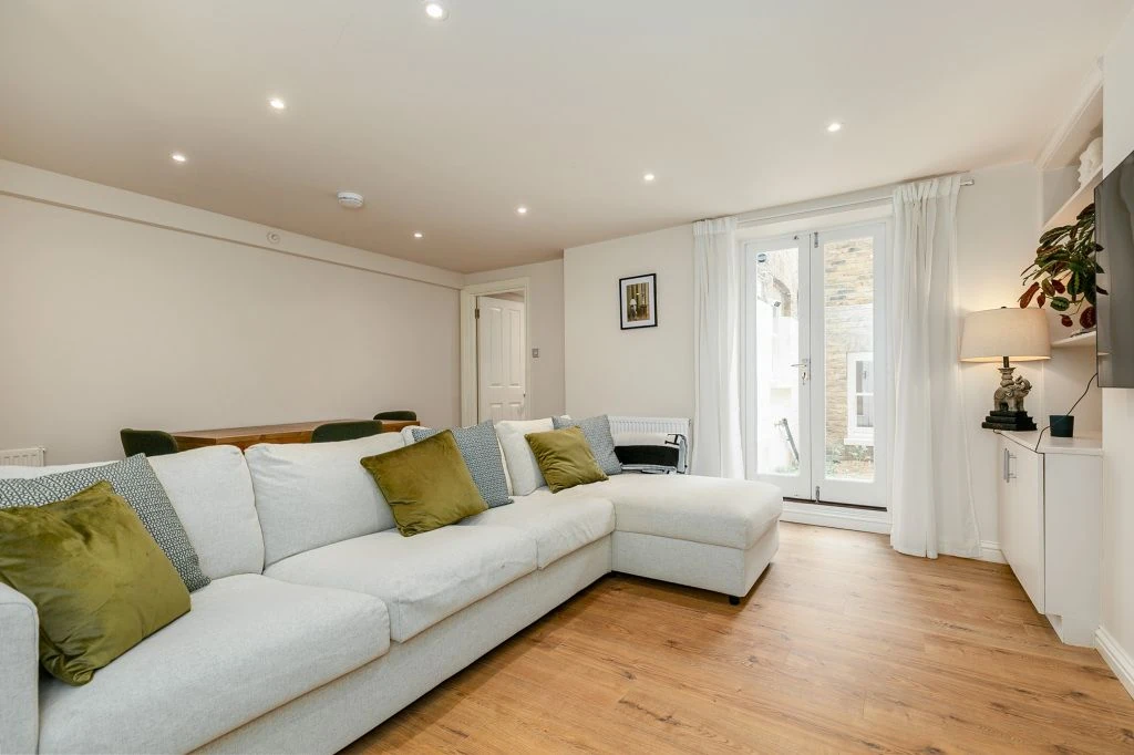 Flat in London, United Kingdom, 83 m² - picture 9