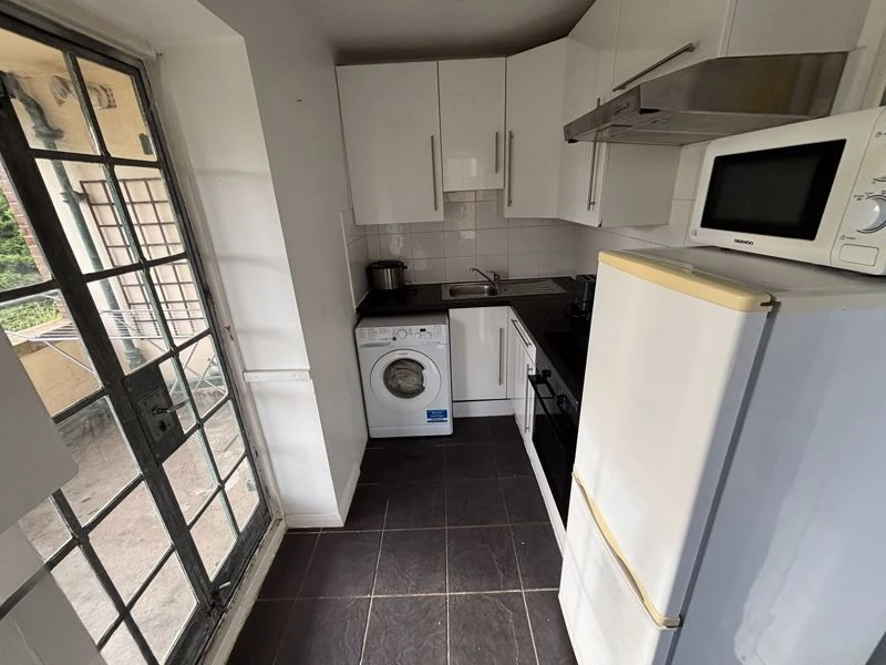 Flat in London, United Kingdom - picture 9