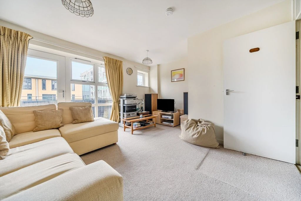 Flat in London, United Kingdom, 76 m² - picture 9