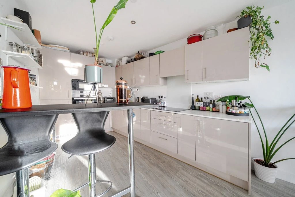 Flat in London, United Kingdom, 71 m² - picture 10
