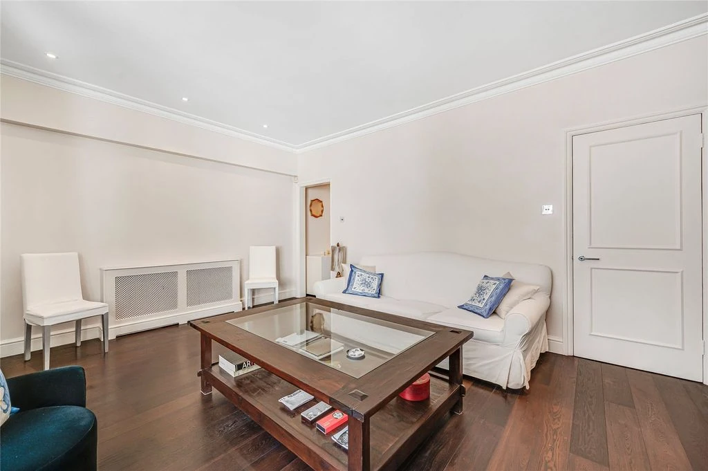 Flat in London, United Kingdom, 71 m² - picture 10